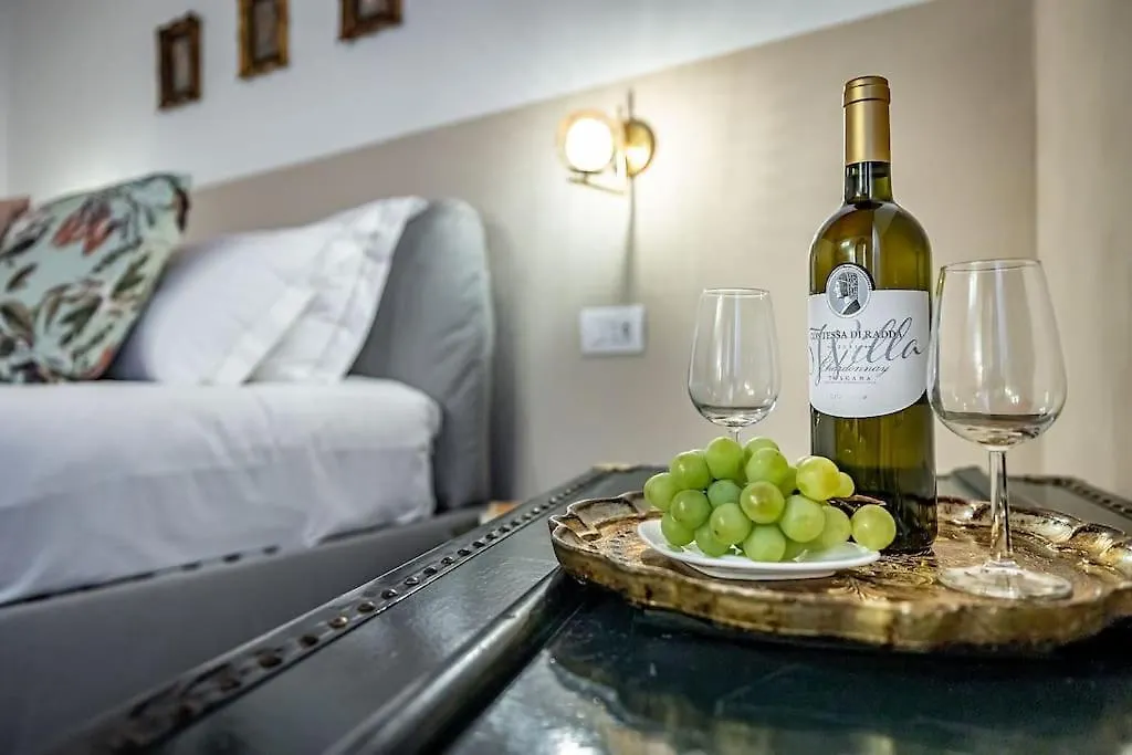Chic Apartment Oriuolo At The Duomo Florence