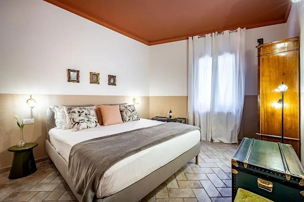 Chic Apartment Oriuolo At The Duomo Florence