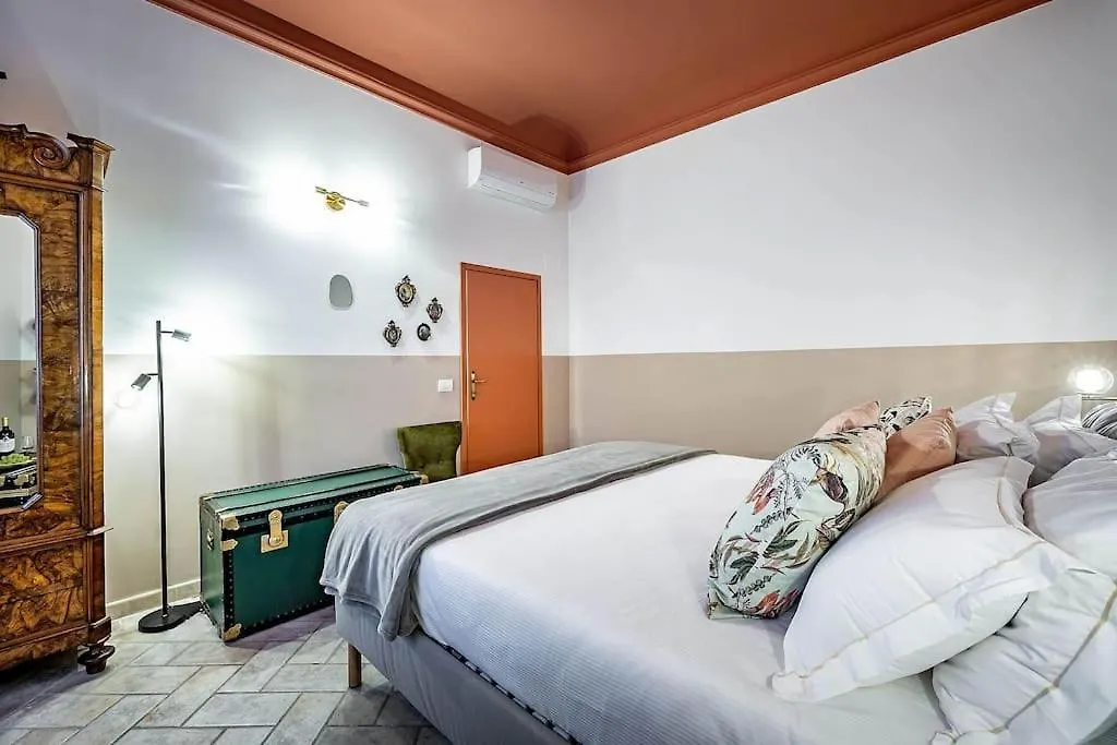 Chic Apartment Oriuolo At The Duomo Florence Italy