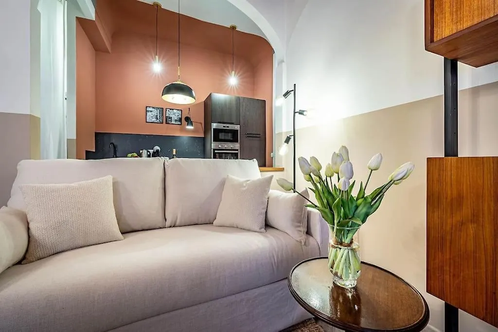 Chic Apartment Oriuolo At The Duomo Florence