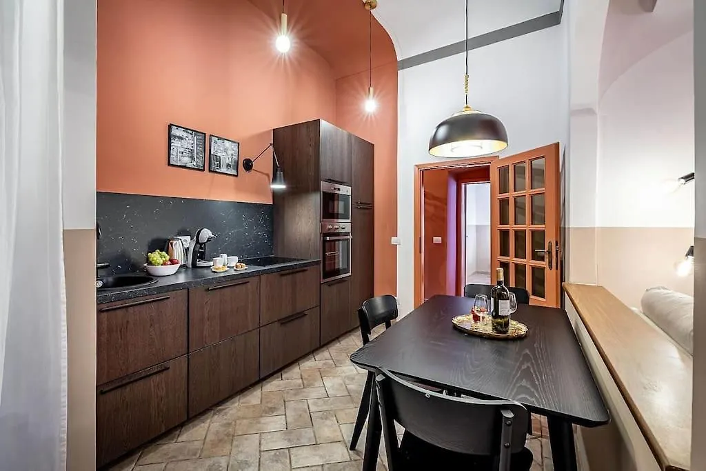 Chic Apartment Oriuolo At The Duomo Florence