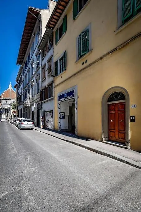 Chic Apartment Oriuolo At The Duomo Florence