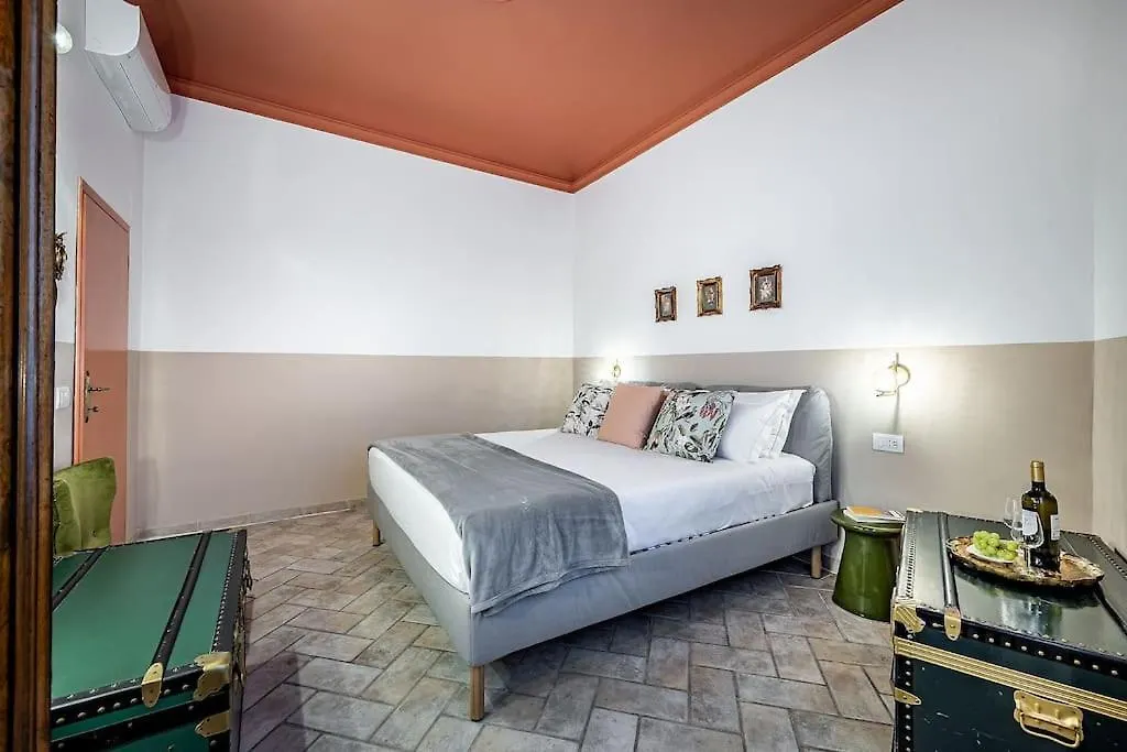 Chic Apartment Oriuolo At The Duomo Florence Italy