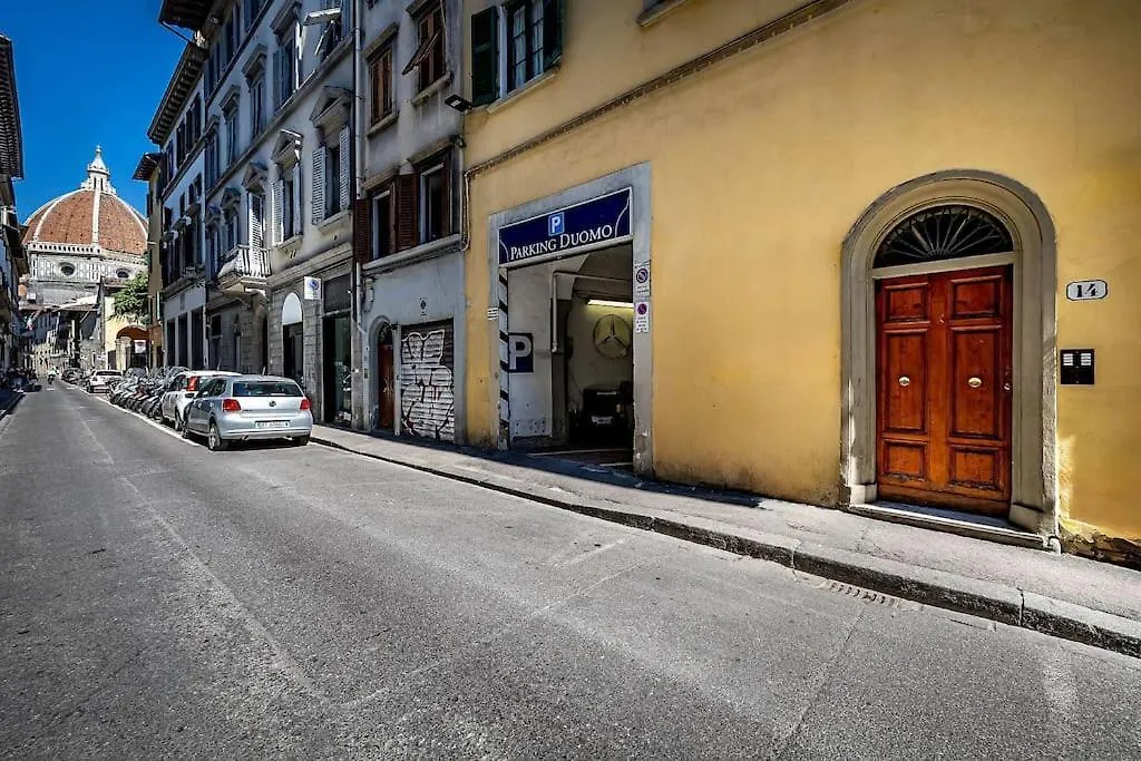 Chic Apartment Oriuolo At The Duomo Florence