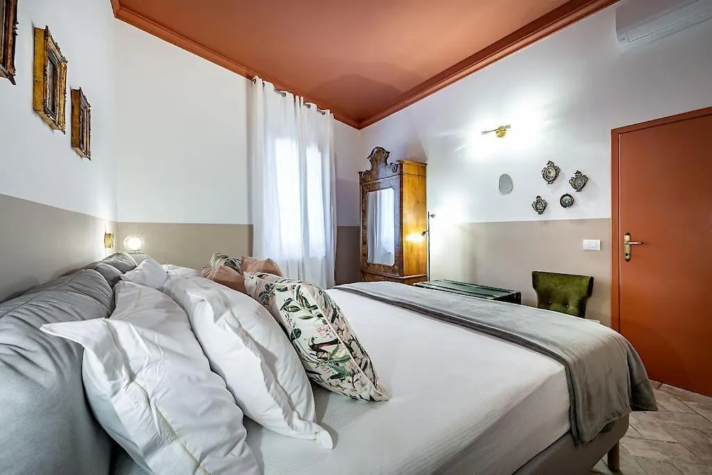 Chic Apartment Oriuolo At The Duomo Florence