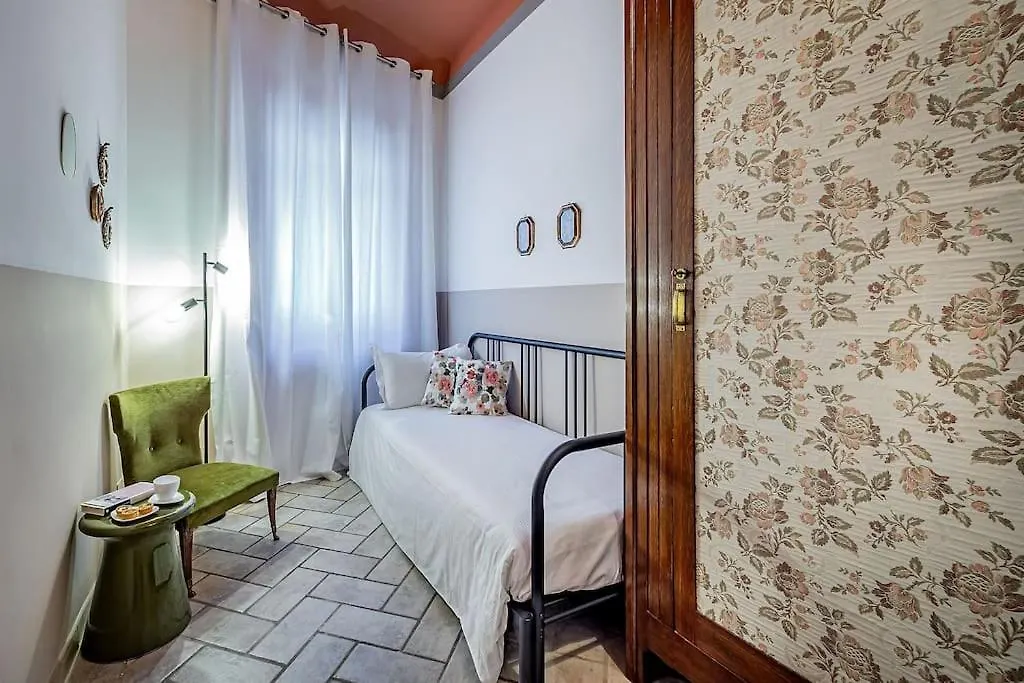Chic Apartment Oriuolo At The Duomo Florence