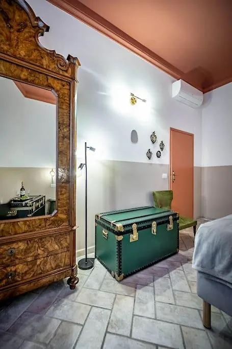 Chic Apartment Oriuolo At The Duomo Florence Italy