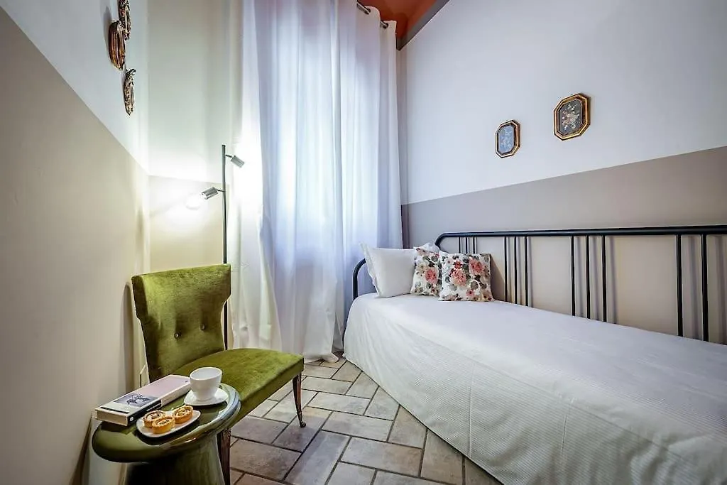 Chic Apartment Oriuolo At The Duomo Florence