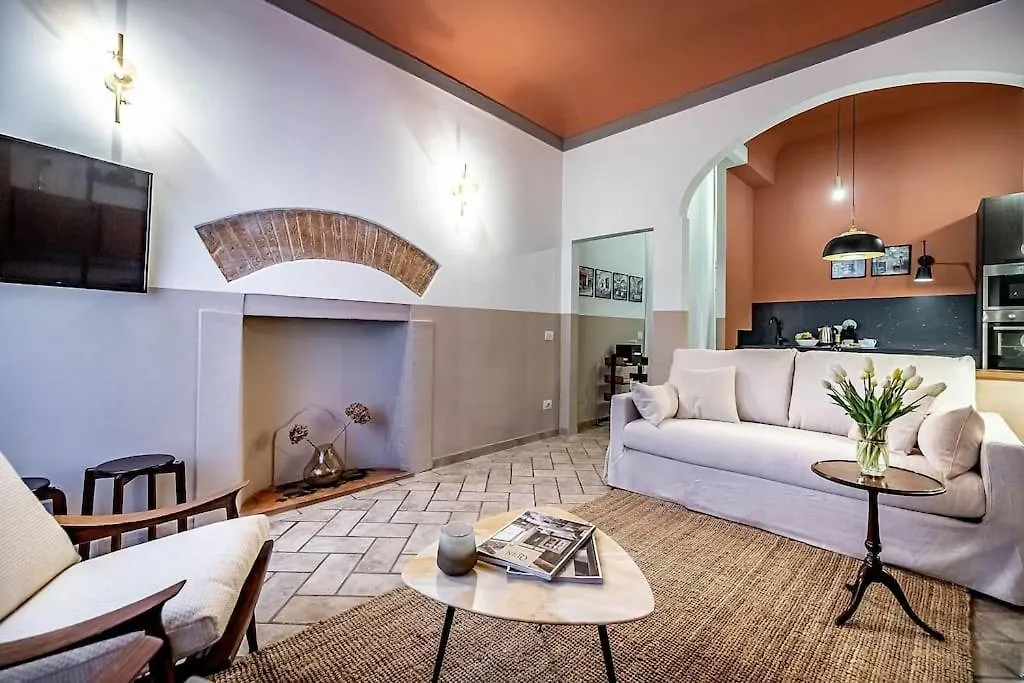 Chic Apartment Oriuolo At The Duomo Florence