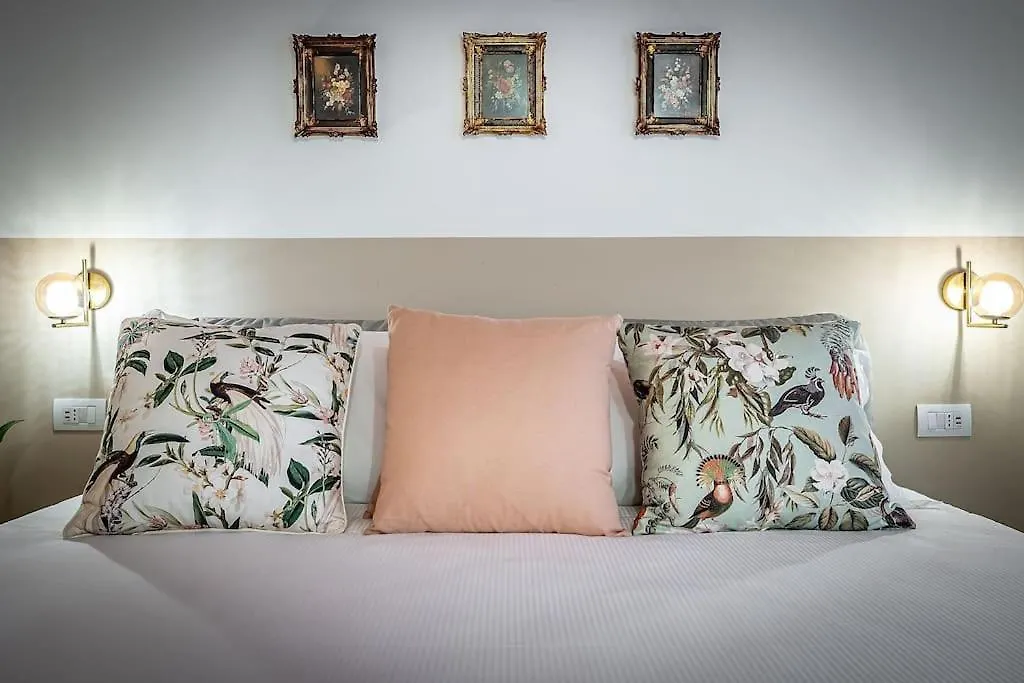 Chic Apartment Oriuolo At The Duomo Florence 0*,