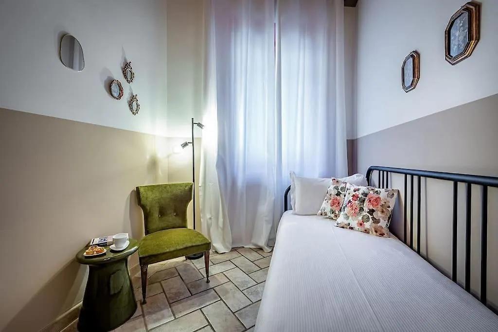 Chic Apartment Oriuolo At The Duomo Florence