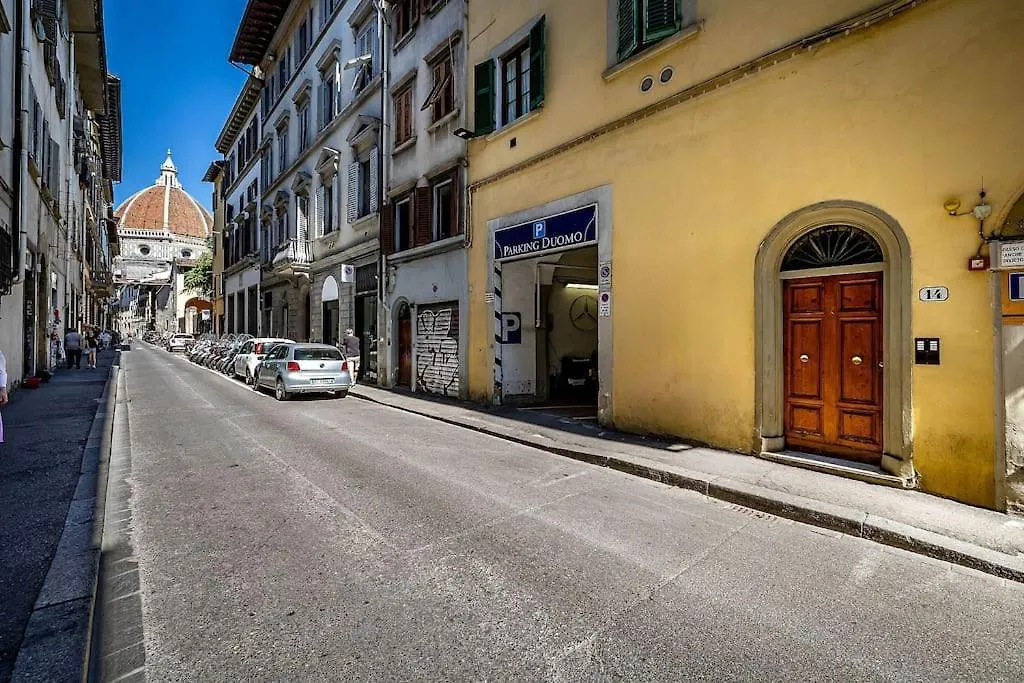 Chic Apartment Oriuolo At The Duomo Florence